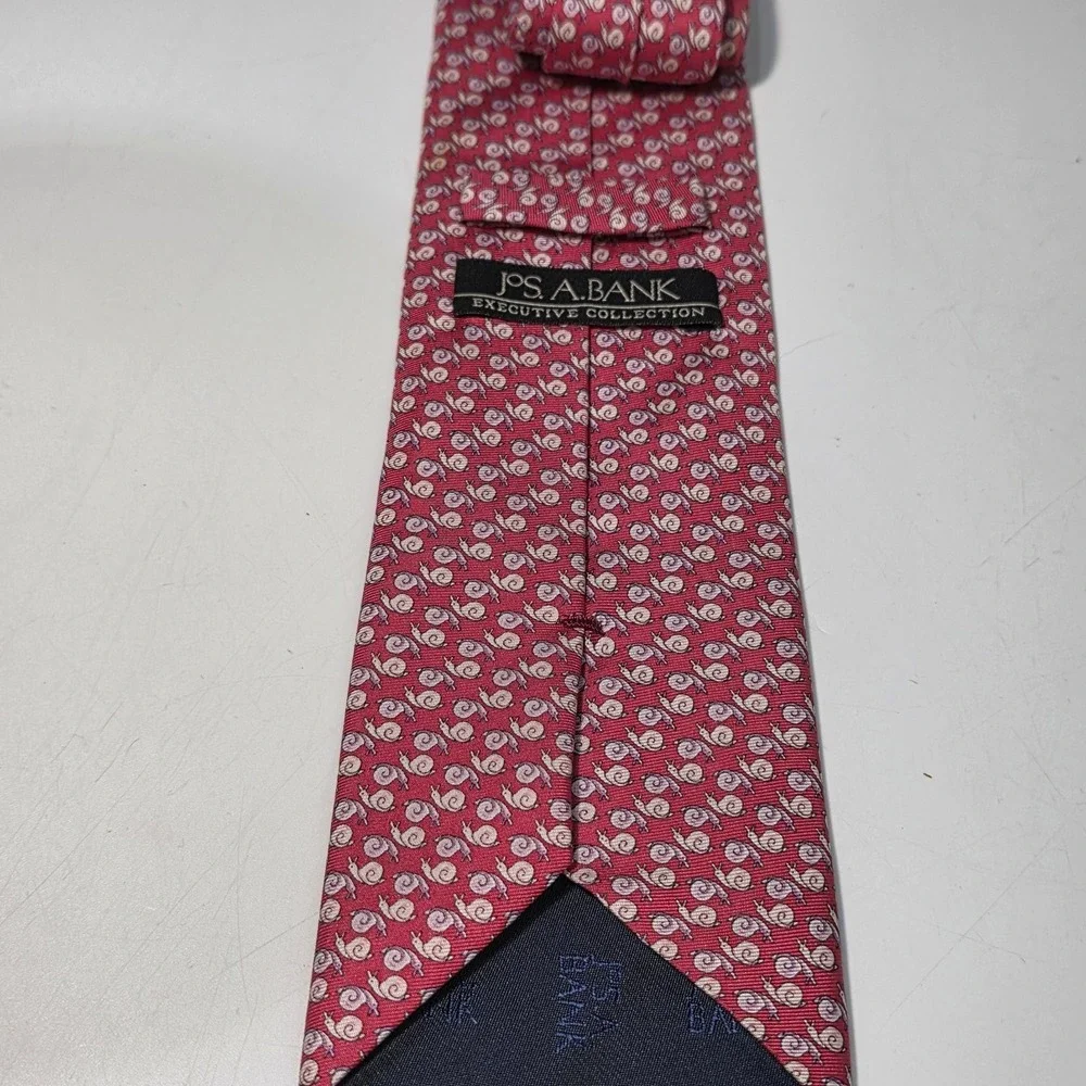 Jos‎ A Bank Signature Collection Silk Pink Snails Pattern Mens Tie